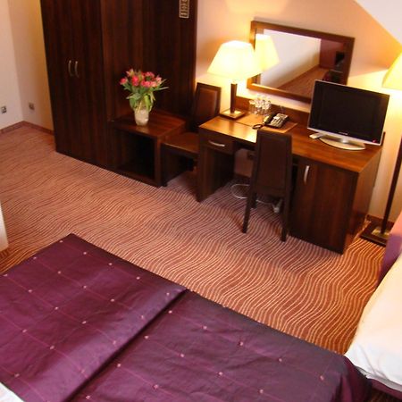 Hotel Azalia & Spa Неполомице Экстерьер фото