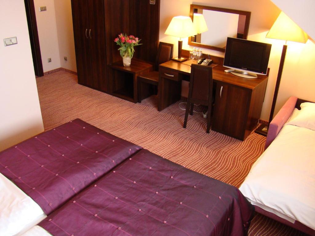 Hotel Azalia & Spa Неполомице Экстерьер фото