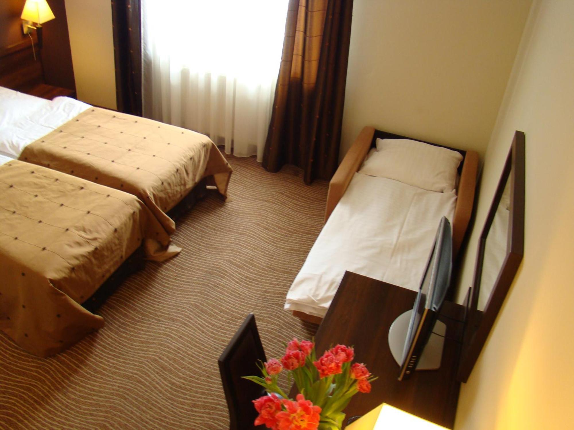 Hotel Azalia & Spa Неполомице Экстерьер фото