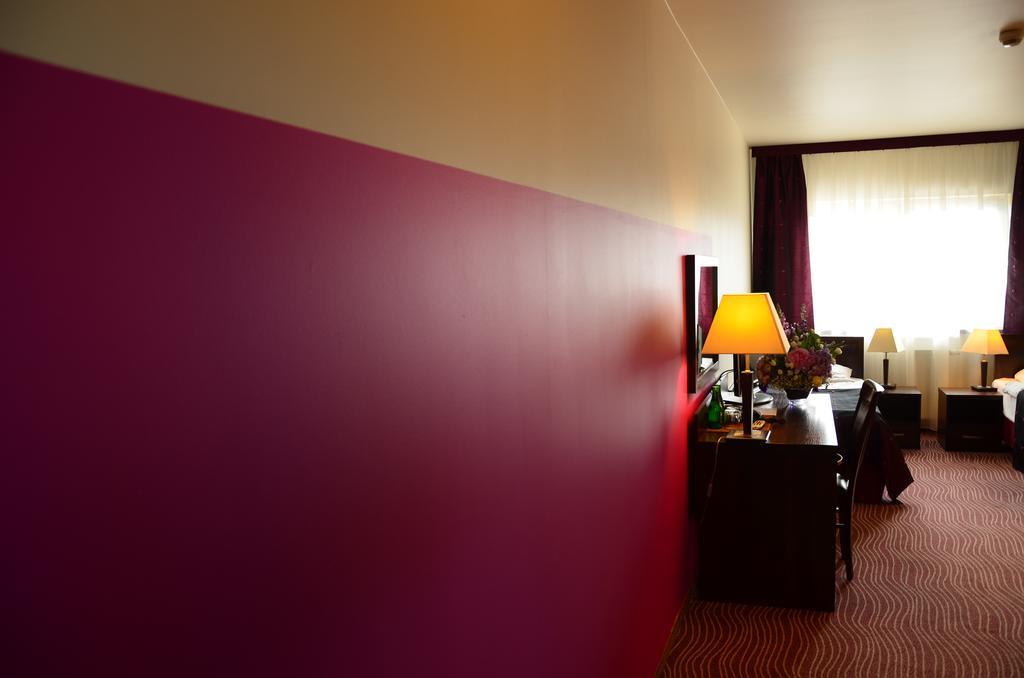 Hotel Azalia & Spa Неполомице Экстерьер фото