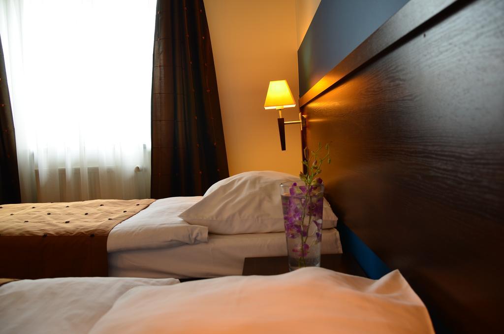 Hotel Azalia & Spa Неполомице Экстерьер фото